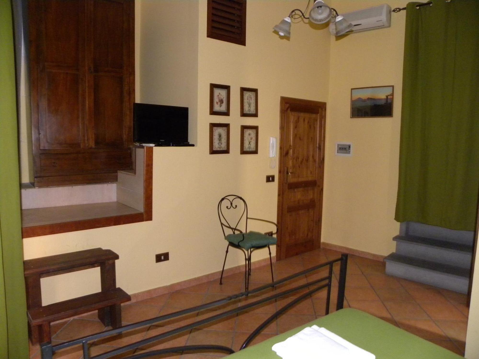 Case Vacanze Albamarina Lipari  Bilik gambar
